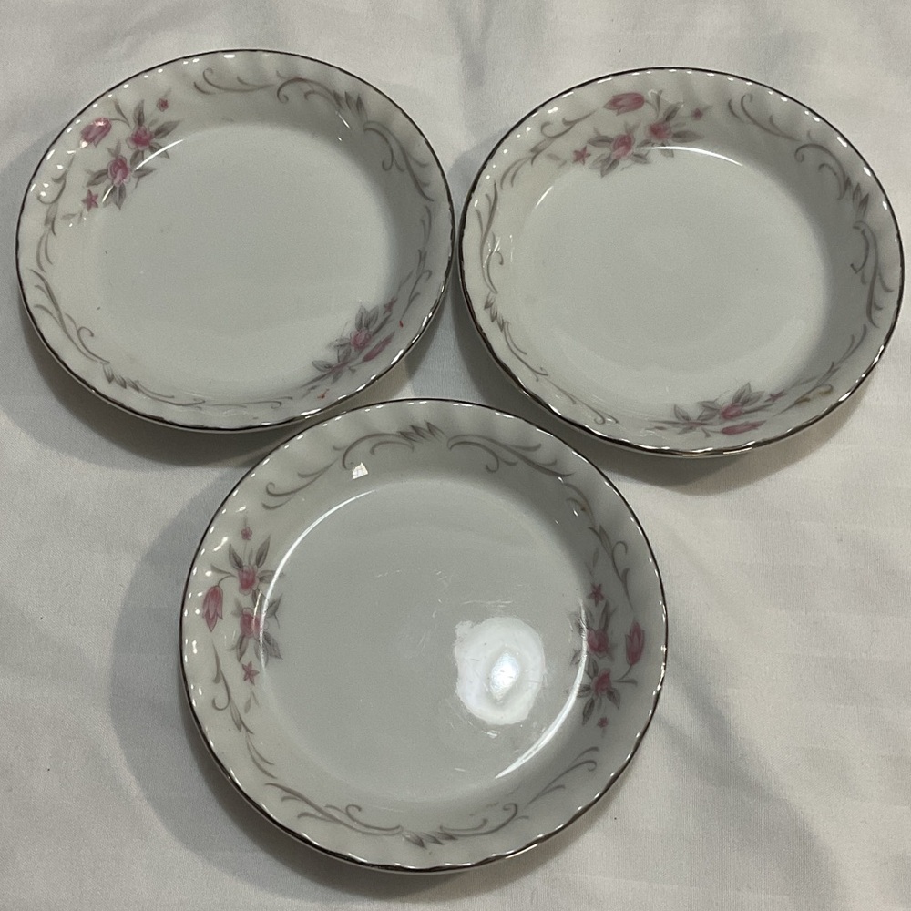 Delicate Floral Dinnerware Set 4 inches each.